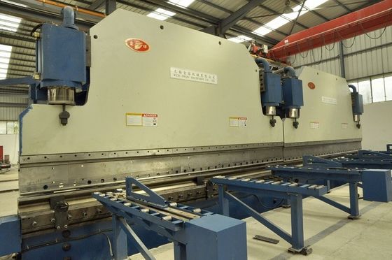 Dubbele koppeling CNC hydraulische plaat buigmachine voor licht paal productielijn