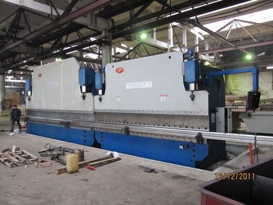 Dubbele koppeling CNC hydraulische plaat buigmachine voor licht paal productielijn