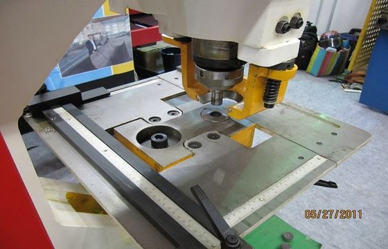 Hydraulische stempel & scheerbeurtijzerbewerkermachine, Lichte Pool-Machine die Maximum 25mm snijden