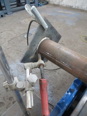 Automatische basisplaat lassen machine voor kegelvormige lichtpool, hoge mast, monopool